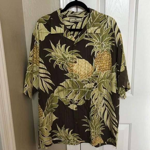 Tommy Bahama Other - Tommy Bahama EUC silk Hawaiian shirt size large pineapple